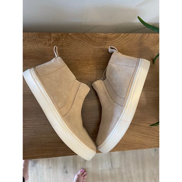 Tom’s pull on suede high top sneakers ⭐️ - Picture 7 of 7